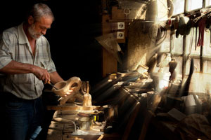 natural lighting in a woodcarver workshop